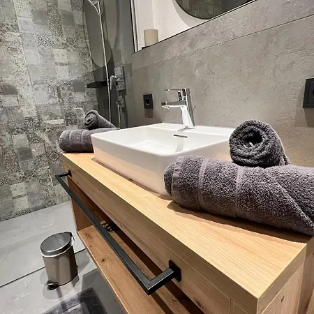 Apartamento In Near Lift, Cleaning Included *